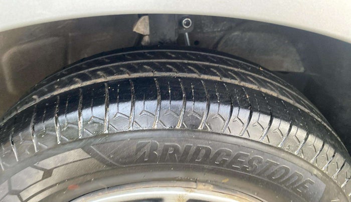2018 Maruti Dzire VXI, Petrol, Manual, 1,42,731 km, Right Front Tyre Tread