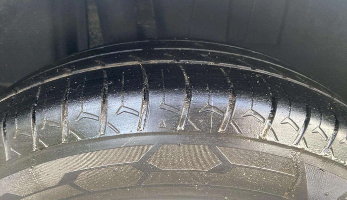 2018 Maruti Dzire VXI, Petrol, Manual, 1,42,731 km, Right Rear Tyre Tread
