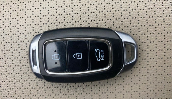 2018 Hyundai Verna 1.6 VTVT SX O, Petrol, Manual, 87,353 km, Key Close Up