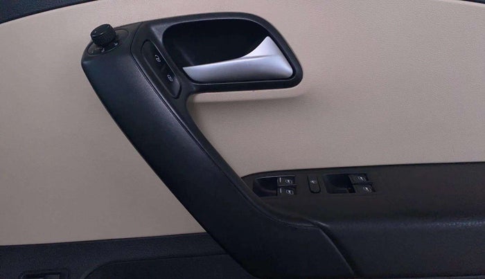 2020 Volkswagen Vento HIGHLINE PLUS 1.0L TSI, Petrol, Manual, 65,463 km, Driver Side Door Panels Control