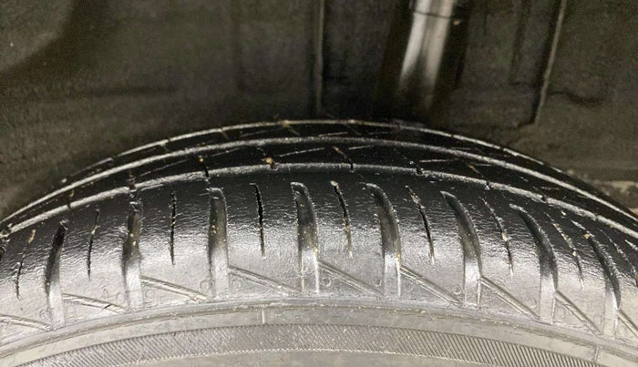 2022 Renault Kwid RXT 1.0, Petrol, Manual, 24,821 km, Left Rear Tyre Tread