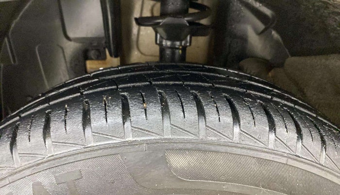 2022 Renault Kwid RXT 1.0, Petrol, Manual, 24,821 km, Left Front Tyre Tread
