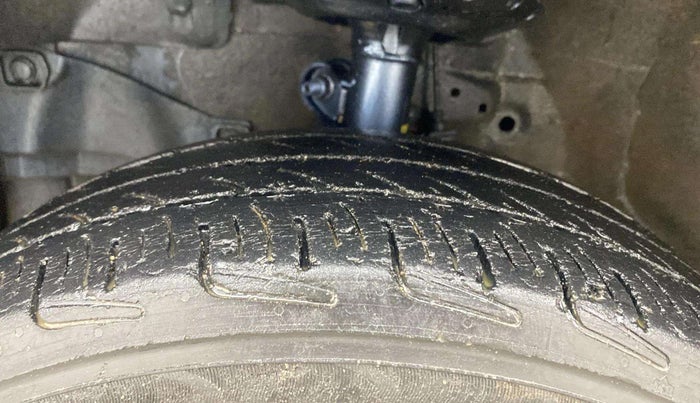 2013 Honda Amaze 1.2L I-VTEC S, Petrol, Manual, 1,24,359 km, Left Front Tyre Tread