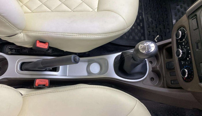 2016 Renault Duster RXL PETROL, Petrol, Manual, 75,565 km, Gear Lever