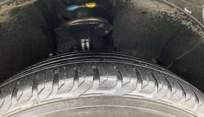 2016 Renault Duster RXL PETROL, Petrol, Manual, 75,565 km, Right Front Tyre Tread