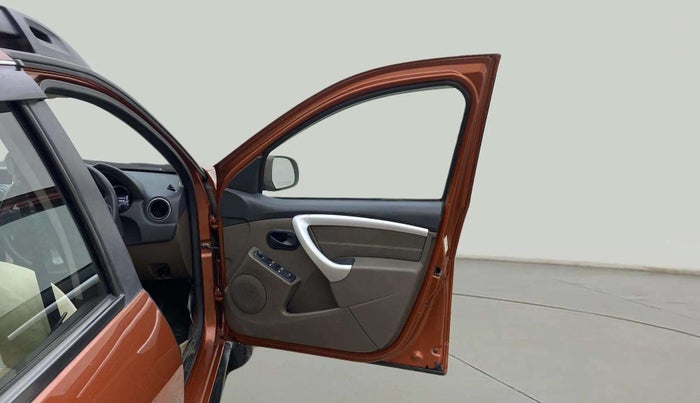 2016 Renault Duster RXL PETROL, Petrol, Manual, 75,565 km, RHS Front Door