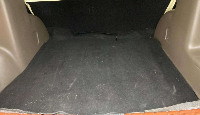 2016 Renault Duster RXL PETROL, Petrol, Manual, 75,565 km, Boot Inside
