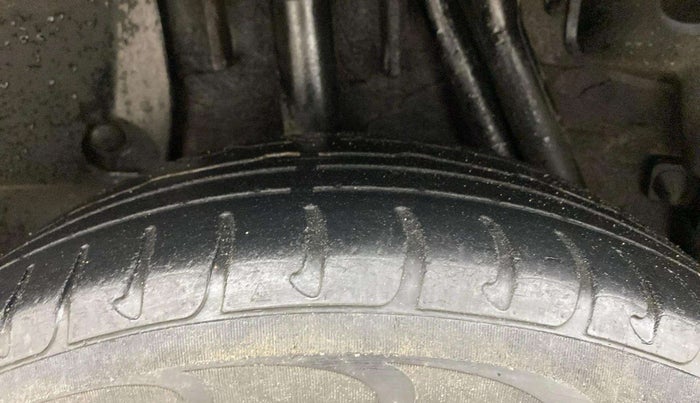 2016 Renault Duster RXL PETROL, Petrol, Manual, 75,565 km, Right Rear Tyre Tread