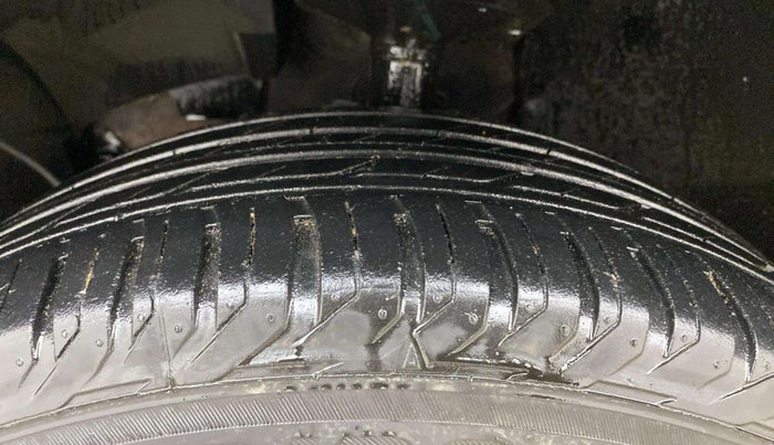 2016 Renault Duster RXL PETROL, Petrol, Manual, 75,565 km, Left Front Tyre Tread