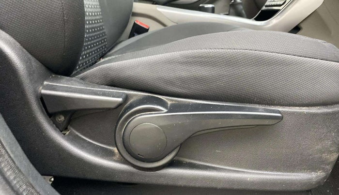 2018 Tata NEXON XZ PLUS DIESEL, Diesel, Manual, 1,33,446 km, Driver Side Adjustment Panel
