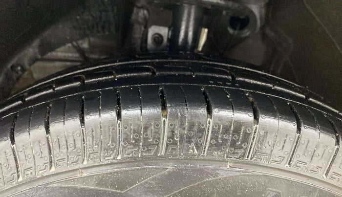 2020 Maruti Swift LXI, Petrol, Manual, 1,21,633 km, Left Front Tyre Tread