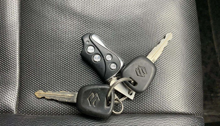 2020 Maruti Swift LXI, Petrol, Manual, 1,21,633 km, Key Close Up