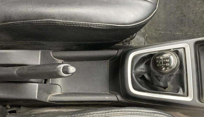2020 Maruti Swift LXI, Petrol, Manual, 1,21,633 km, Gear Lever