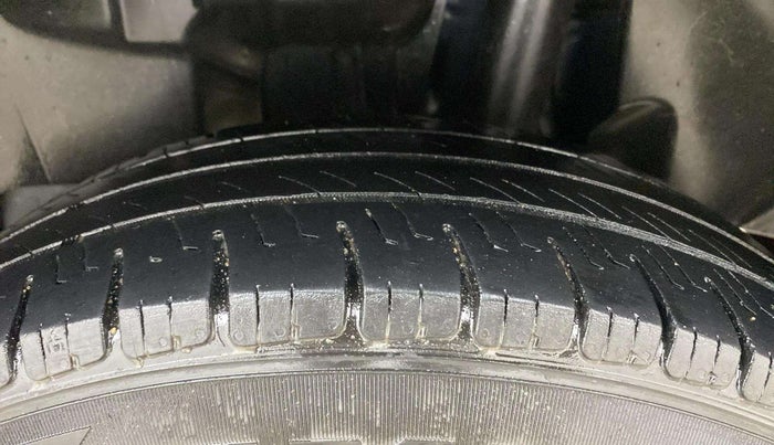 2020 Maruti Swift LXI, Petrol, Manual, 1,21,633 km, Left Rear Tyre Tread