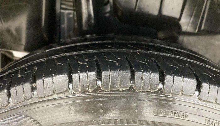 2020 Maruti Swift LXI, Petrol, Manual, 1,21,633 km, Right Rear Tyre Tread