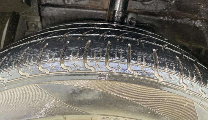 2015 Maruti Ertiga VXI CNG, CNG, Manual, 60,021 km, Left Front Tyre Tread