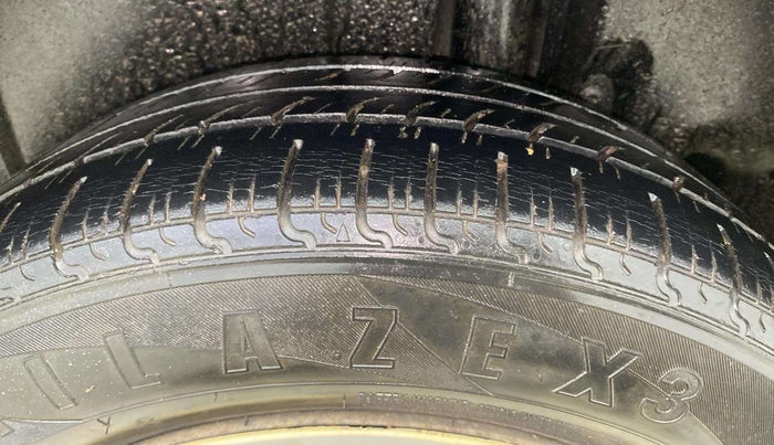 2015 Maruti Ertiga VXI CNG, CNG, Manual, 60,021 km, Left Rear Tyre Tread