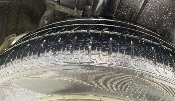 2015 Maruti Ertiga VXI CNG, CNG, Manual, 60,021 km, Right Rear Tyre Tread