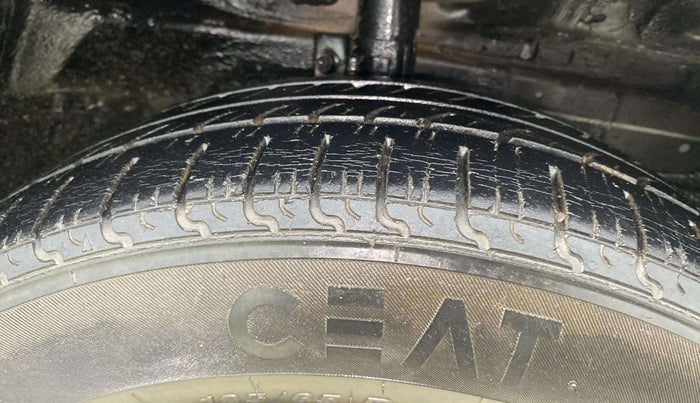 2015 Maruti Ertiga VXI CNG, CNG, Manual, 60,021 km, Right Front Tyre Tread