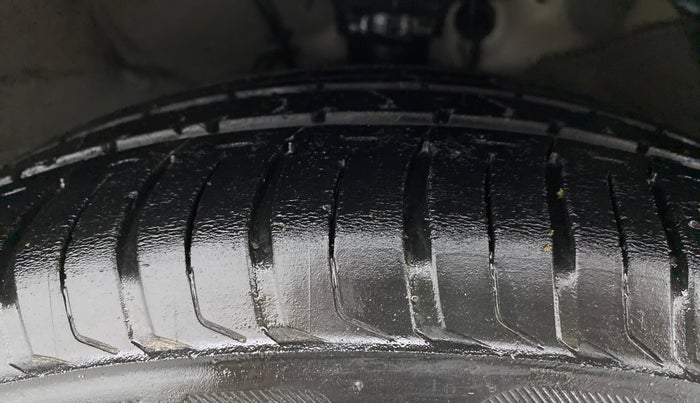 2013 Hyundai Verna FLUIDIC 1.6 VTVT EX, Petrol, Manual, 82,146 km, Right Front Tyre Tread