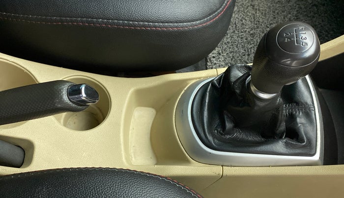 2013 Hyundai Verna FLUIDIC 1.6 VTVT EX, Petrol, Manual, 82,146 km, Gear Lever