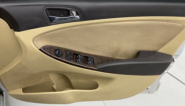 2013 Hyundai Verna FLUIDIC 1.6 VTVT EX, Petrol, Manual, 82,146 km, Driver Side Door Panels Control