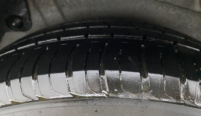 2013 Hyundai Verna FLUIDIC 1.6 VTVT EX, Petrol, Manual, 82,146 km, Right Rear Tyre Tread