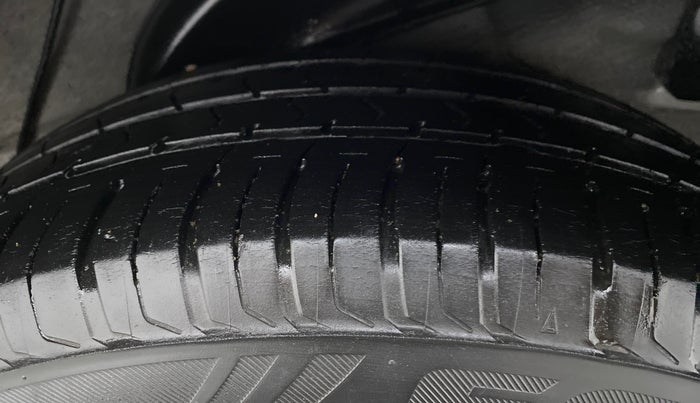 2013 Hyundai Verna FLUIDIC 1.6 VTVT EX, Petrol, Manual, 82,146 km, Left Rear Tyre Tread