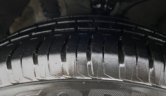 2013 Hyundai Verna FLUIDIC 1.6 VTVT EX, Petrol, Manual, 82,146 km, Left Front Tyre Tread