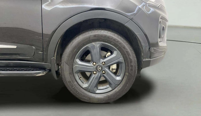 2022 Tata NEXON XZA PLUS (O) DIESEL DARK EDITION, Diesel, Automatic, 44,002 km, Right Front Wheel