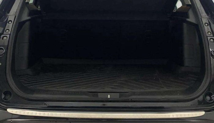 2024 Toyota URBAN CRUISER HYRYDER V HYBRID, Hybrid, Automatic, 10,399 km, Boot Inside