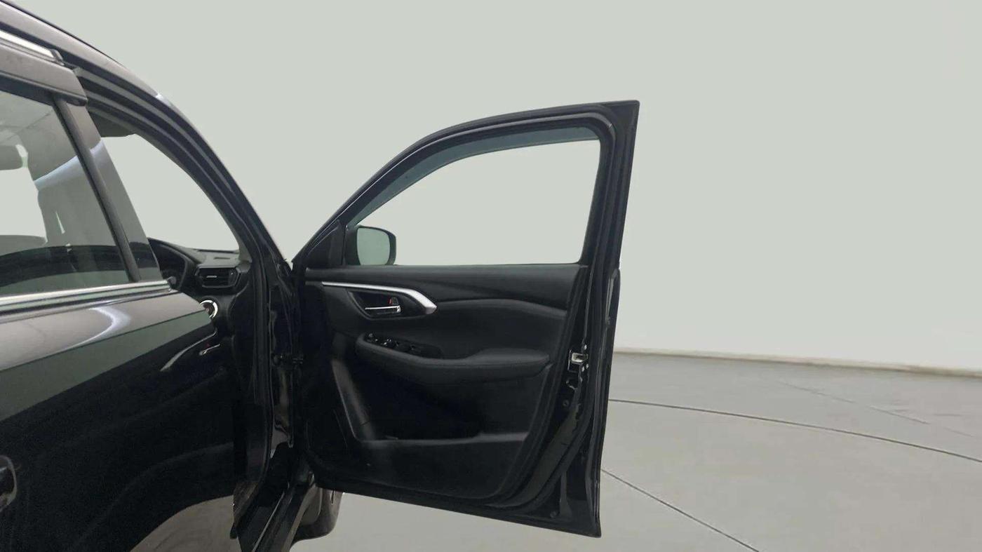 2024 Toyota URBAN CRUISER HYRYDER V NEO DRIVE, Petrol, Manual, 10,399 km, RHS Front Door