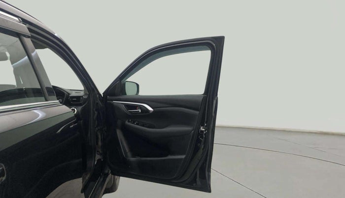 2024 Toyota URBAN CRUISER HYRYDER V HYBRID, Hybrid, Automatic, 10,399 km, RHS Front Door