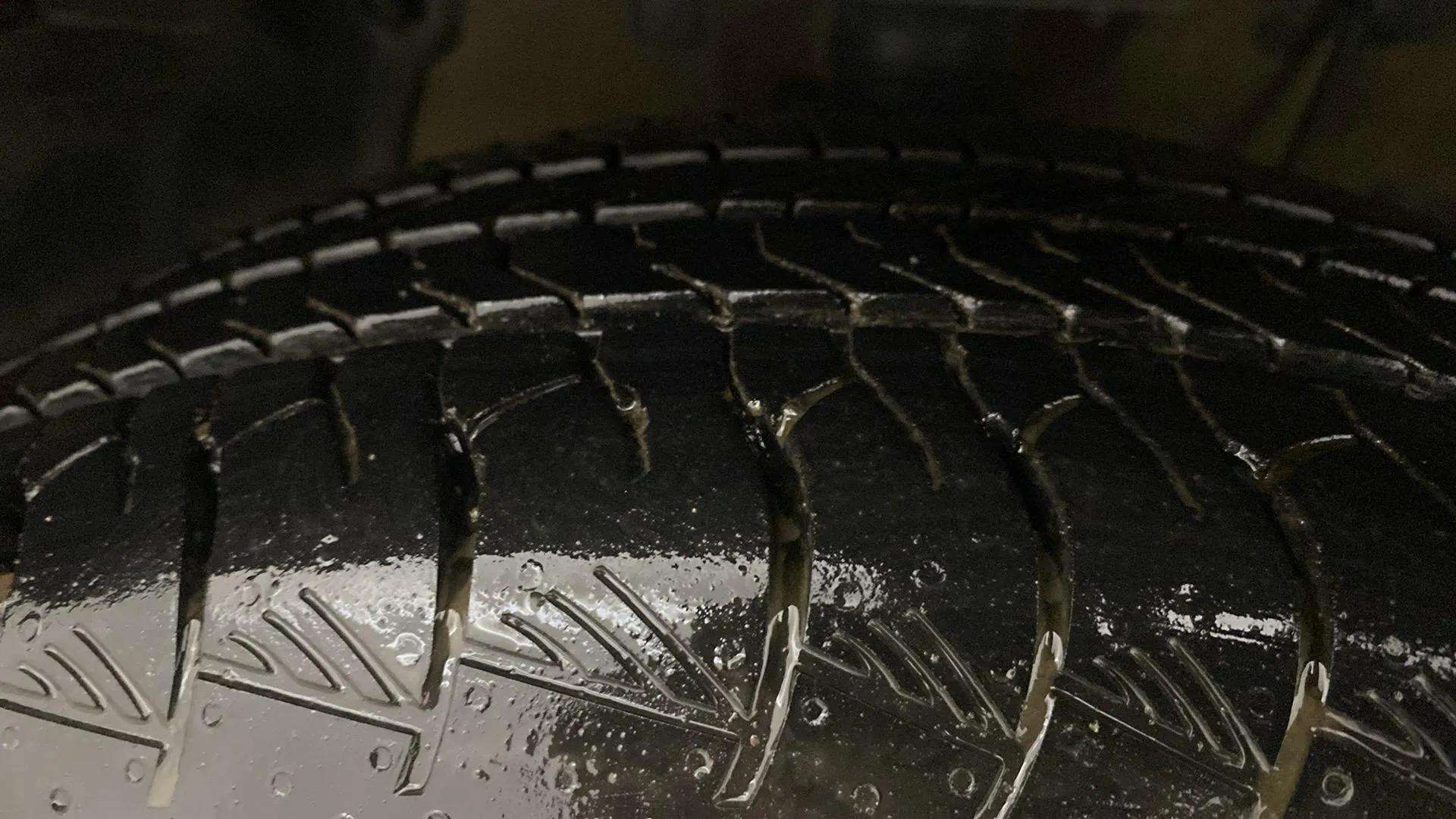 RHS-Front-Tyre-Tread-18