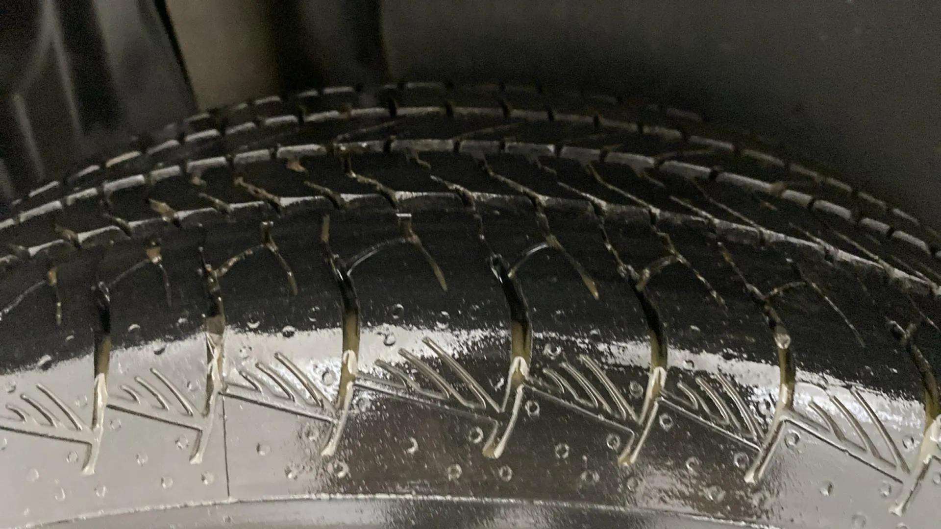 RHS-Rear-Tyre-Tread-19