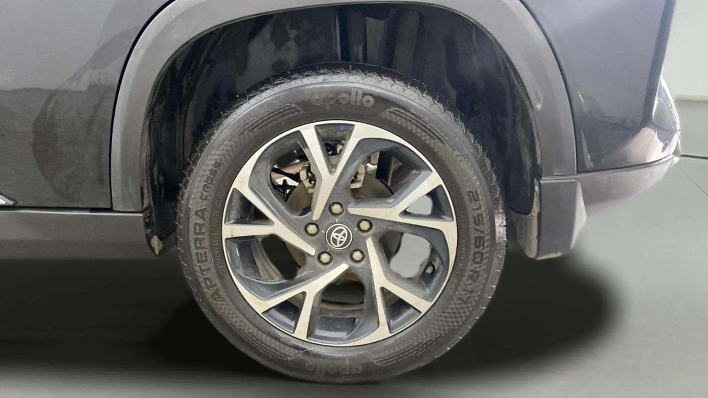 2024 Toyota URBAN CRUISER HYRYDER V NEO DRIVE, Petrol, Manual, 10,399 km, Left Rear Wheel