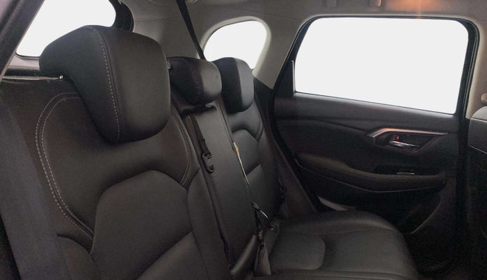 2024 Toyota URBAN CRUISER HYRYDER V HYBRID, Hybrid, Automatic, 10,399 km, Right Side Rear Door Cabin