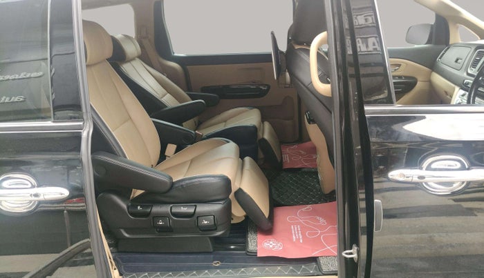 2020 KIA CARNIVAL LIMOUSINE 2.2 7 STR, Diesel, Automatic, 55,839 km, Right Side Rear Door Cabin