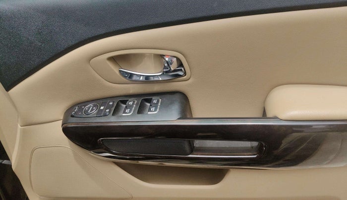 2020 KIA CARNIVAL LIMOUSINE 2.2 7 STR, Diesel, Automatic, 55,839 km, Driver Side Door Panels Control