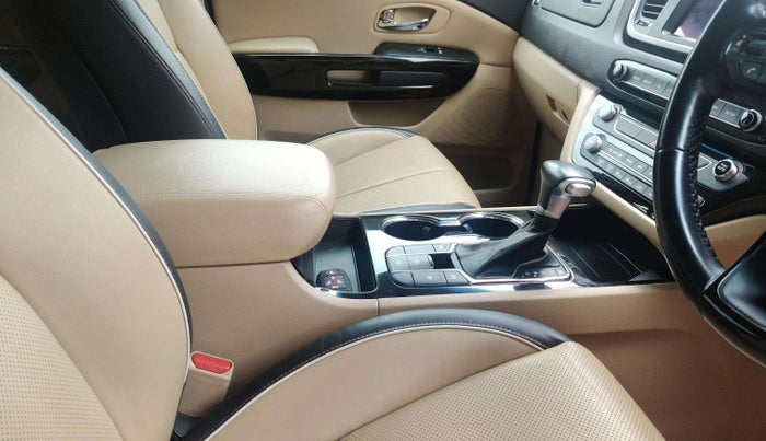 2020 KIA CARNIVAL LIMOUSINE 2.2 7 STR, Diesel, Automatic, 55,839 km, Gear Lever