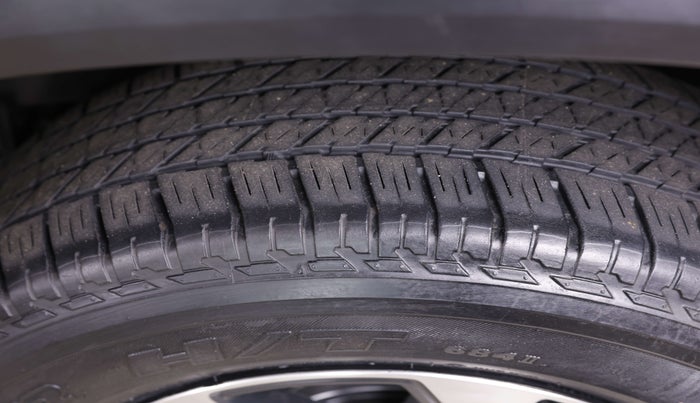 2022 Toyota Fortuner 4X4 AT 2.8 LEGENDER, Diesel, Automatic, 61,622 km, Right Front Tyre Tread