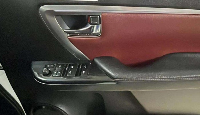2022 Toyota Fortuner 4X4 AT 2.8 LEGENDER, Diesel, Automatic, 61,622 km, Driver Side Door Panels Control