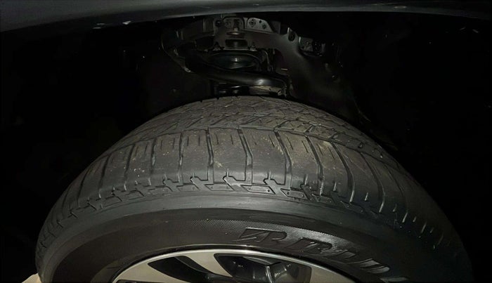2022 Toyota Fortuner 4X4 AT 2.8 LEGENDER, Diesel, Automatic, 61,622 km, Left Rear Tyre Tread