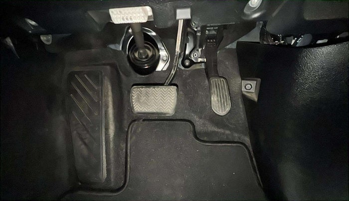 2022 Toyota Fortuner 4X4 AT 2.8 LEGENDER, Diesel, Automatic, 61,622 km, Pedals