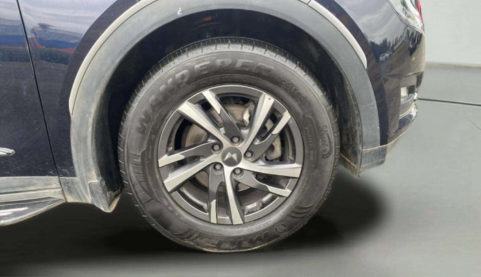 2022 Mahindra XUV700 AX 5 P MT 5 STR, Petrol, Manual, 22,083 km, Right Front Wheel