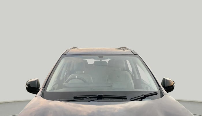 2022 Mahindra XUV700 AX 5 P MT 5 STR, Petrol, Manual, 22,083 km, Front Windshield