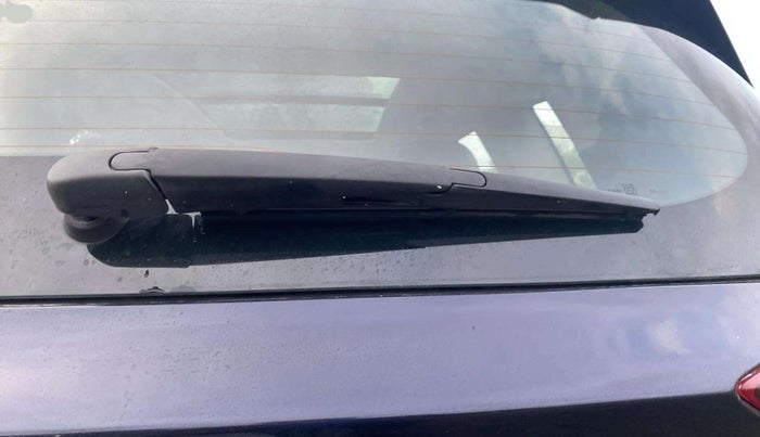 2022 Mahindra XUV700 AX 5 P MT 5 STR, Petrol, Manual, 22,083 km, Rear Wiper
