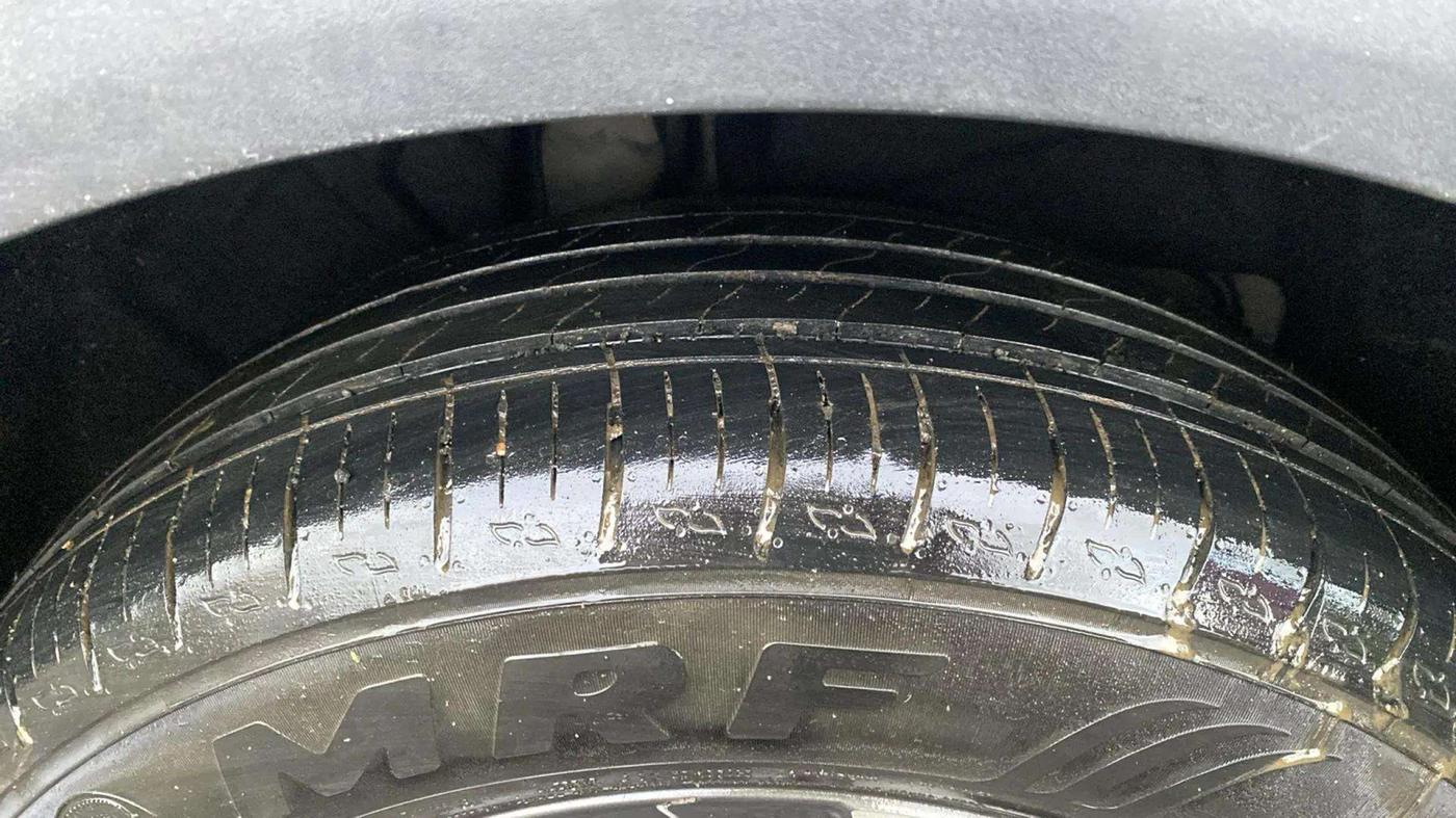 2022 Mahindra XUV700 AX 5 P MT 5 STR, Petrol, Manual, 22,083 km, Right Rear Tyre Tread