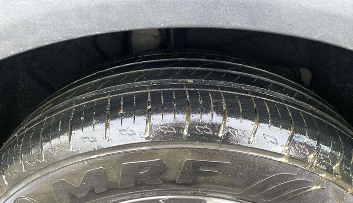 2022 Mahindra XUV700 AX 5 P MT 5 STR, Petrol, Manual, 22,083 km, Right Rear Tyre Tread
