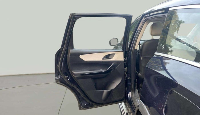 2022 Mahindra XUV700 AX 5 P MT 5 STR, Petrol, Manual, 22,083 km, LHS Rear Door